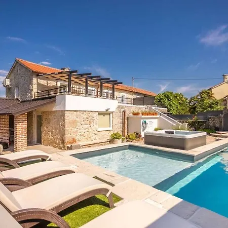 In With Swimming Pool * Gabonjin