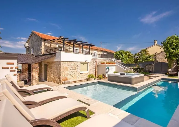 In With Swimming Pool * Gabonjin