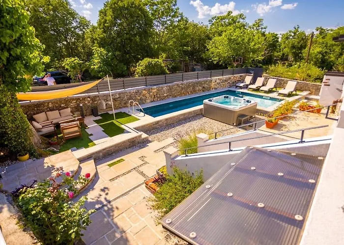 In With Swimming Pool * Gabonjin